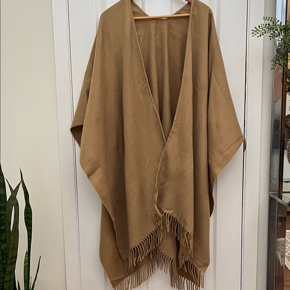 Jackets & Blazers - Gorgeous Tan/Beige Wool Fringed Poncho Shawl